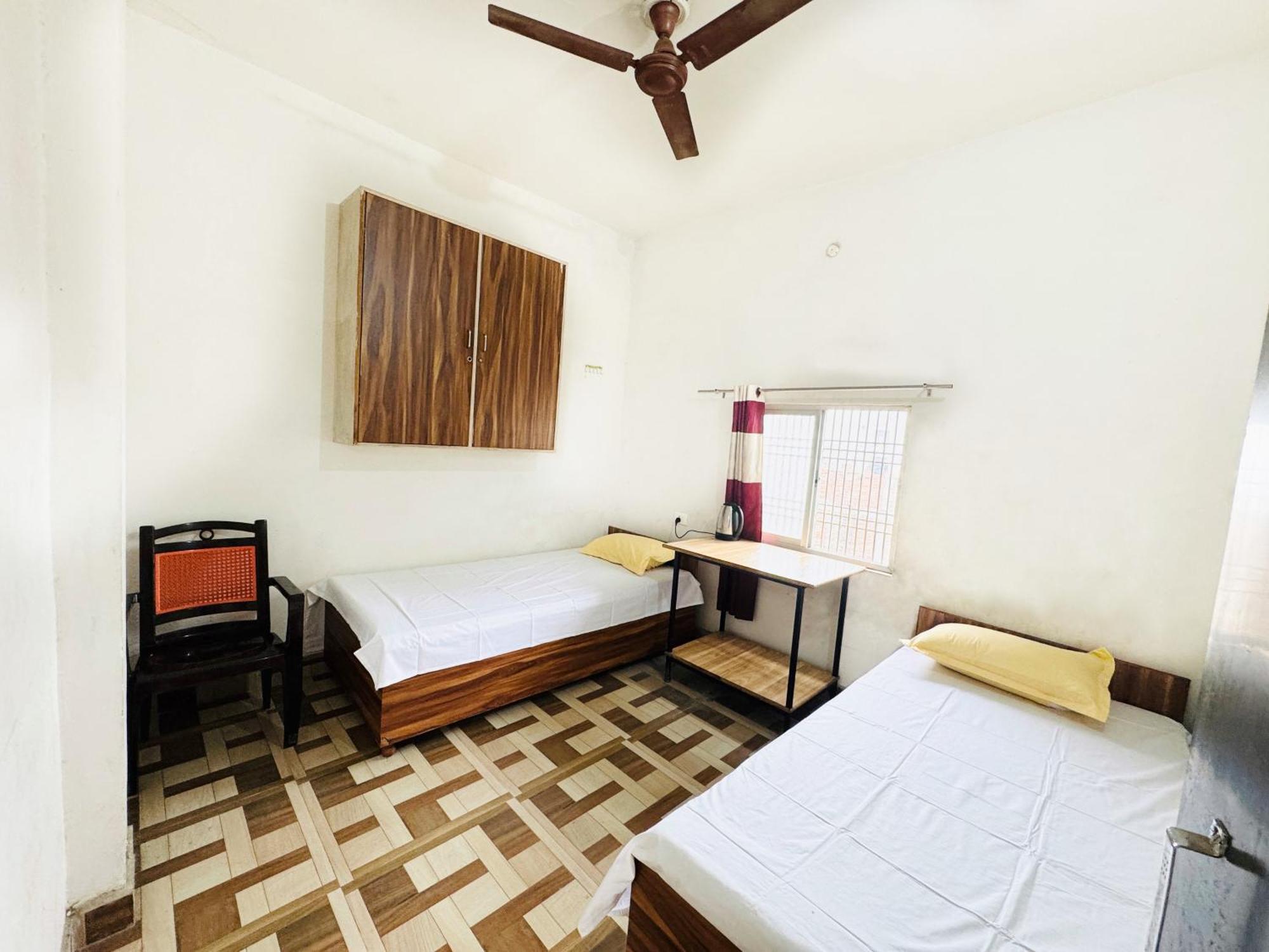 Homestay Yum Boys & Varanasi